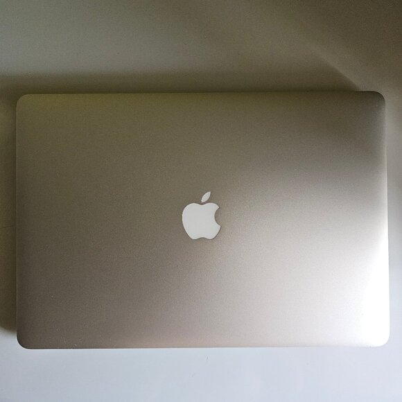 Macbook Pro 2015 15.4-in - 2.8 GHz Quad Core Intel i7 - 16 GB RAM - 1TB Storage - Picture 1 of 13